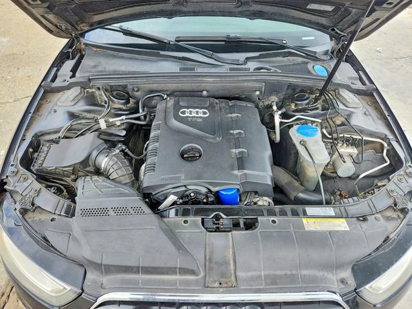 2013 AUDI A4 Premium — Engine bay