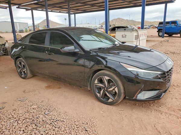 2022 HYUNDAI ELANTRA SEL w/ Premium Pkg