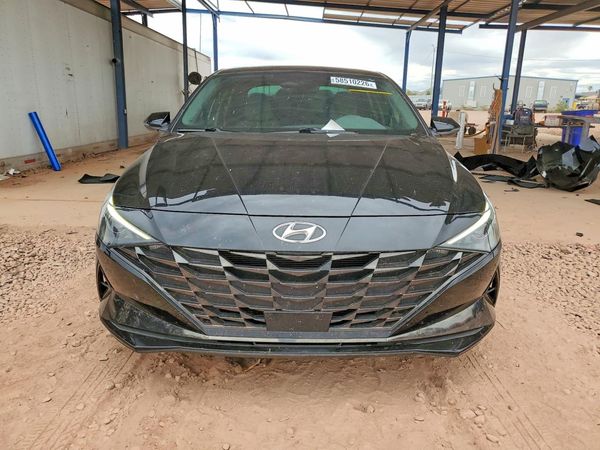 2022 HYUNDAI ELANTRA SEL w/ Premium Pkg