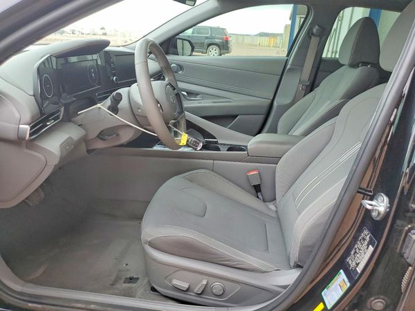 2022 HYUNDAI ELANTRA SEL w/ Premium Pkg