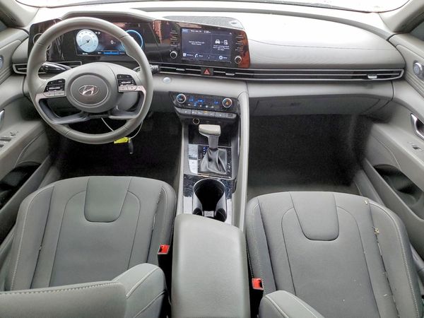 2022 HYUNDAI ELANTRA SEL w/ Premium Pkg