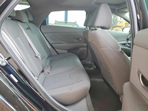 2022 HYUNDAI ELANTRA SEL w/ Premium Pkg