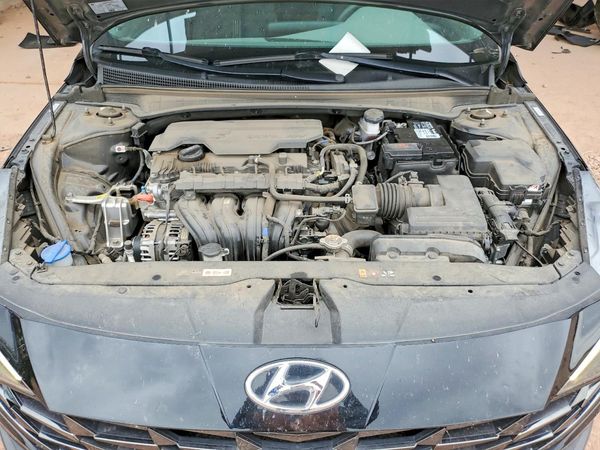 2022 HYUNDAI ELANTRA SEL w/ Premium Pkg