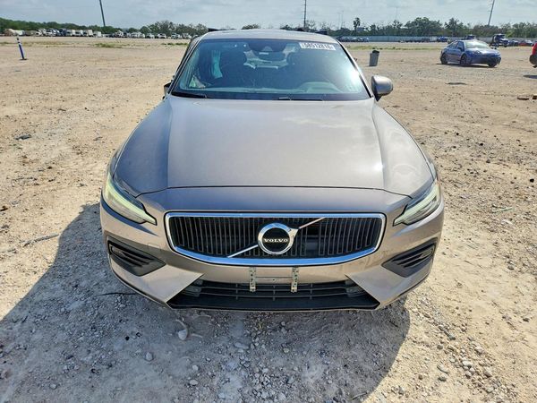 2019 VOLVO S60 Momentum