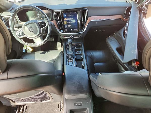 2019 VOLVO S60 Momentum