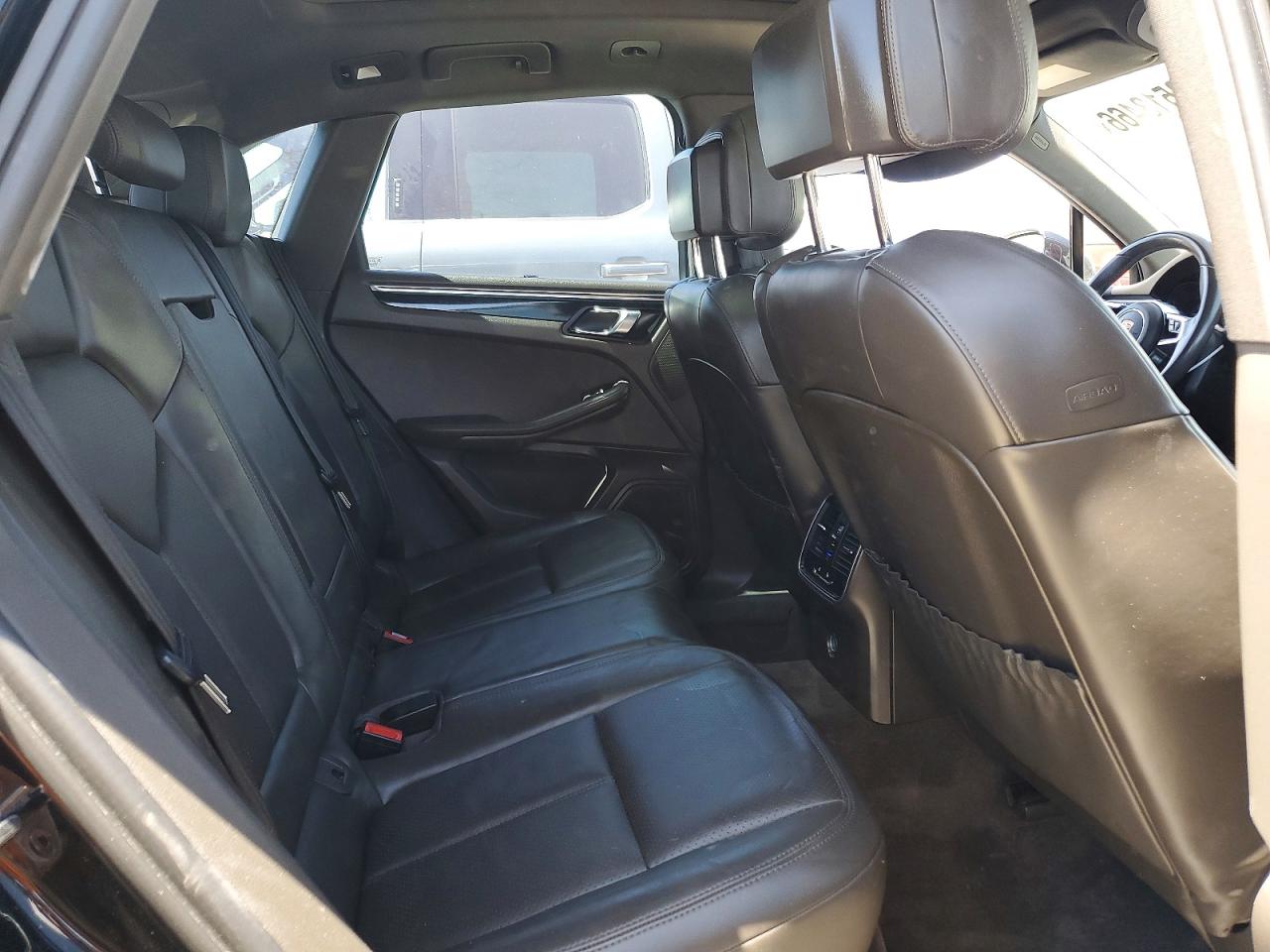 2015 PORSCHE MACAN