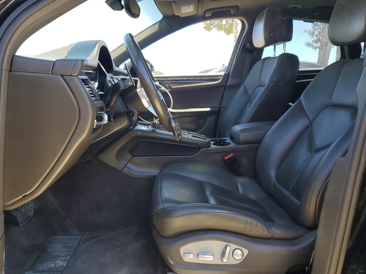 2015 PORSCHE MACAN