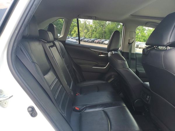 2019 TOYOTA RAV4 XLE Premium