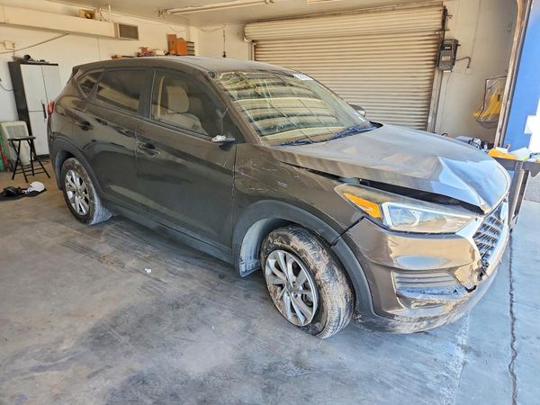 2020 HYUNDAI TUCSON SE