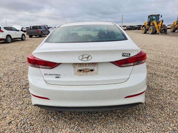2018 HYUNDAI ELANTRA SE