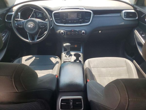 2016 KIA SORENTO L / LX