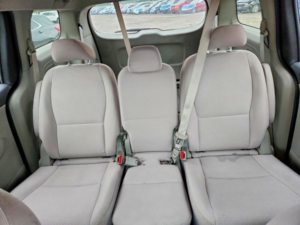 2018 KIA SEDONA LX