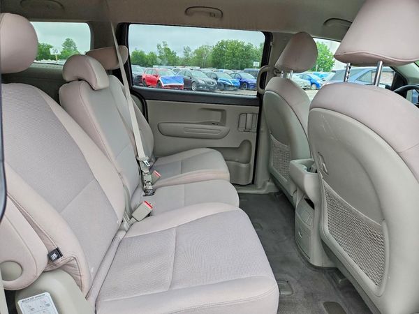 2018 KIA SEDONA LX
