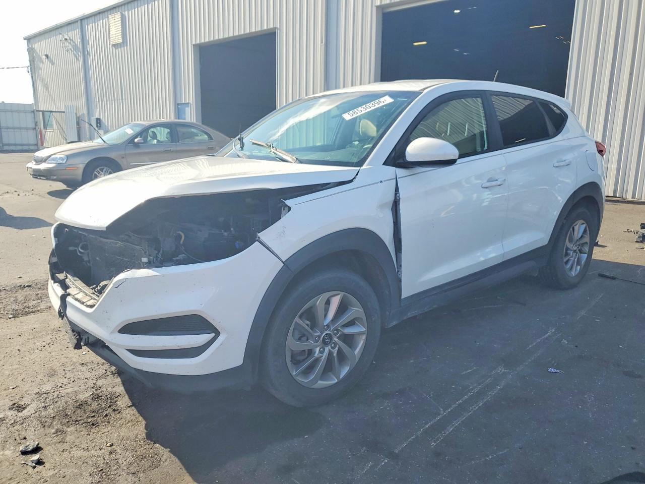2017 HYUNDAI TUCSON SE (no options) — Front 3/4