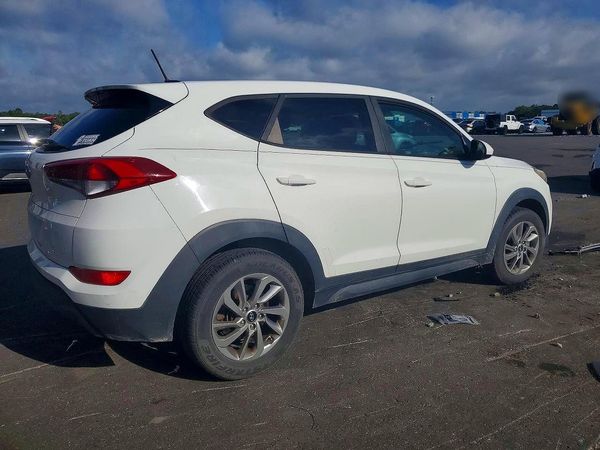 2017 HYUNDAI TUCSON SE (no options) — PSRA