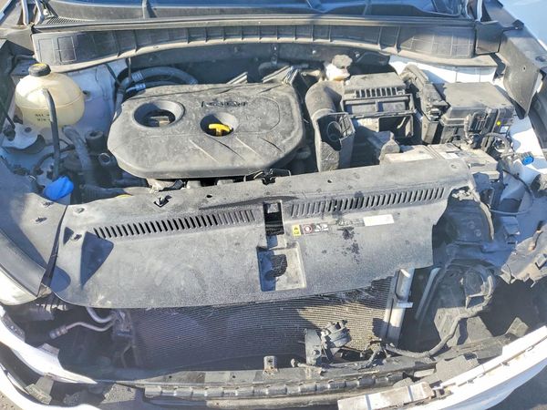 2017 HYUNDAI TUCSON SE (no options) — Engine bay