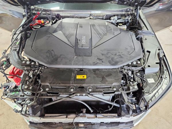 2025 BMW ALL OTHER xDrive40 — Engine bay