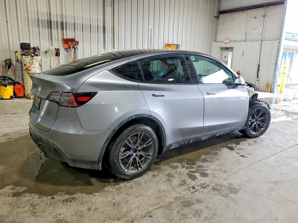 2025 TESLA Y