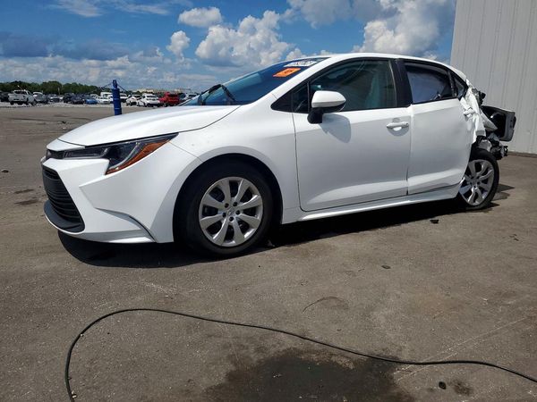 2025 TOYOTA COROLLA LE — Front 3/4