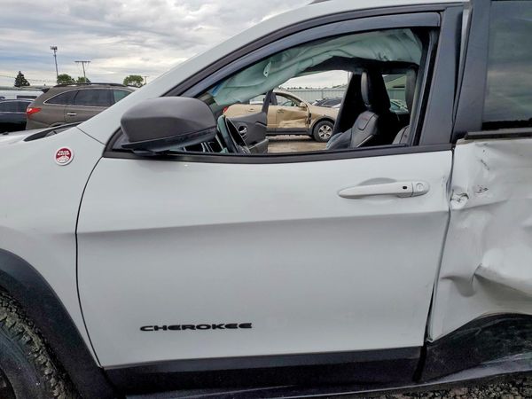 2016 JEEP CHEROKEE TRAILHAWK 4X4