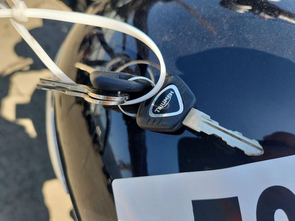 2016 TRIUMPH MOTORCYCLE BONNEVILLE — KEYF