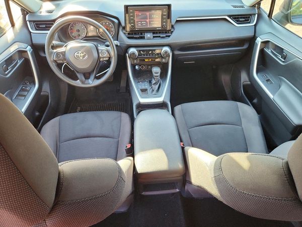 2020 TOYOTA RAV4 LE