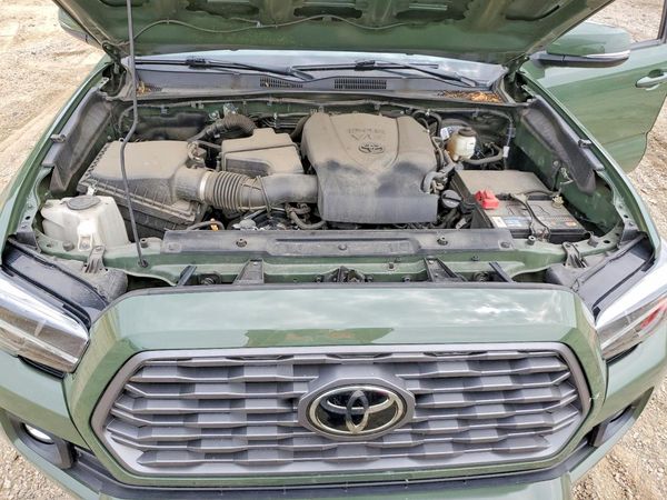 2022 TOYOTA TACOMA SR5