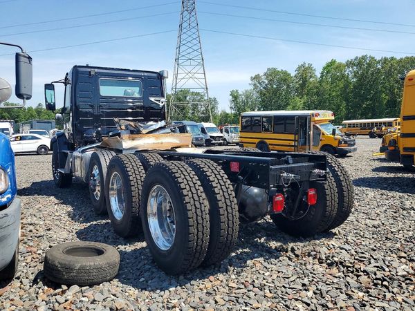 2026 VOLVO VHD