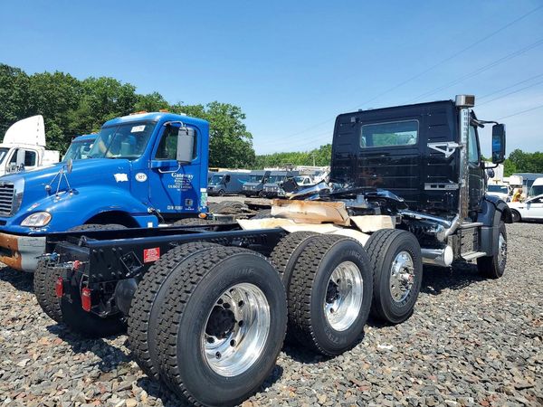 2026 VOLVO VHD