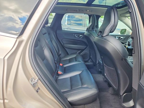 2023 VOLVO XC60
