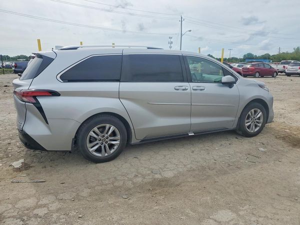2021 TOYOTA SIENNA Limited