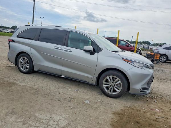 2021 TOYOTA SIENNA Limited