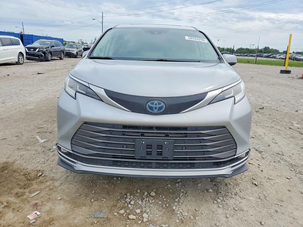2021 TOYOTA SIENNA Limited