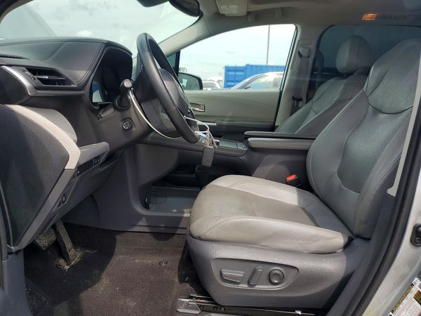 2021 TOYOTA SIENNA Limited