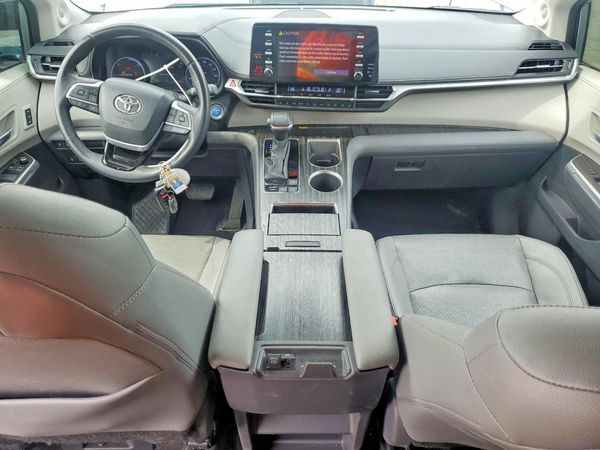 2021 TOYOTA SIENNA Limited