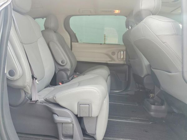 2021 TOYOTA SIENNA Limited