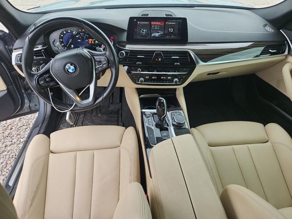 2019 BMW 530