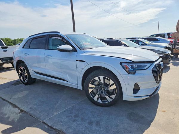 2022 AUDI E-TRON quattro Premium