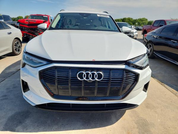 2022 AUDI E-TRON quattro Premium
