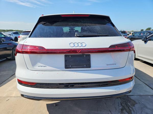 2022 AUDI E-TRON quattro Premium