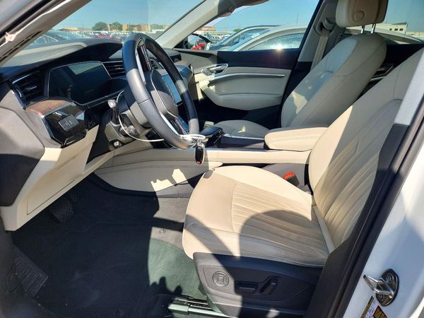 2022 AUDI E-TRON quattro Premium