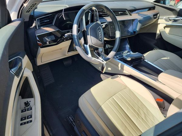 2022 AUDI E-TRON quattro Premium