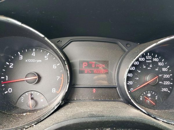 2016 KIA SEDONA LX - Middle-low
