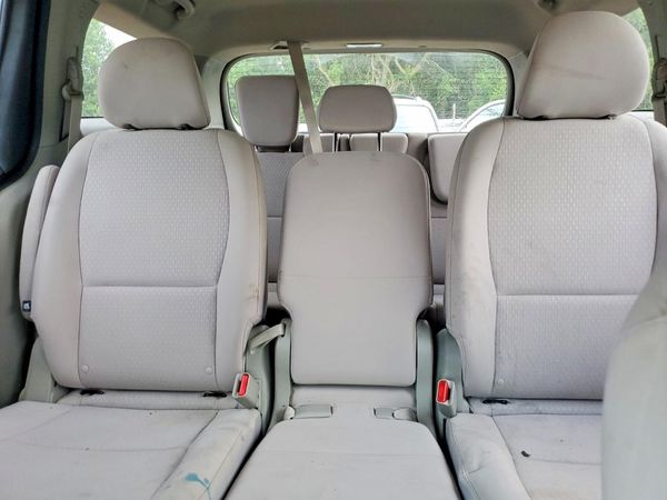 2016 KIA SEDONA LX - Middle-low