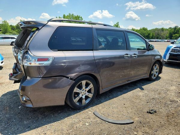 2015 TOYOTA SIENNA