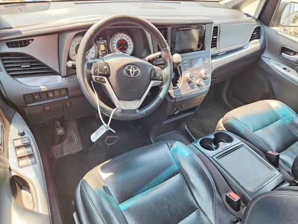 2015 TOYOTA SIENNA