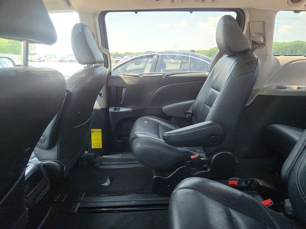 2015 TOYOTA SIENNA