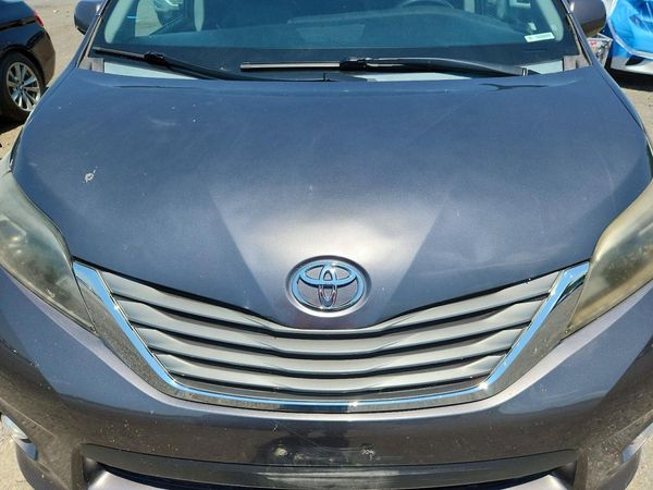 2015 TOYOTA SIENNA