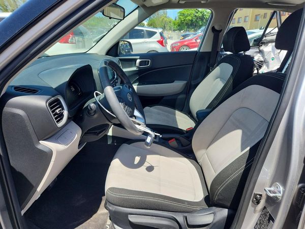 2025 HYUNDAI VENUE SEL, Limited — DENT