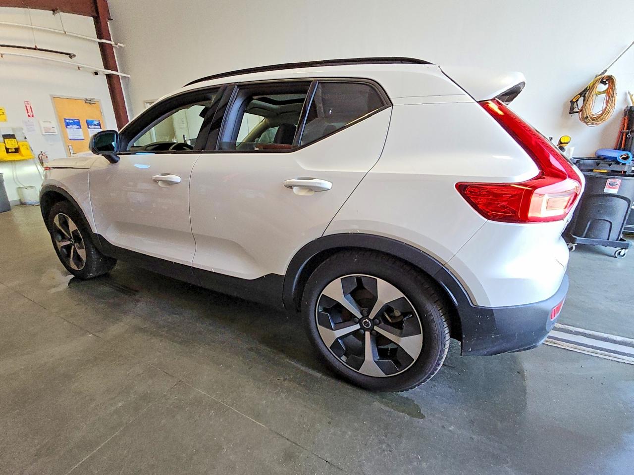 2025 VOLVO XC40 Plus Dark